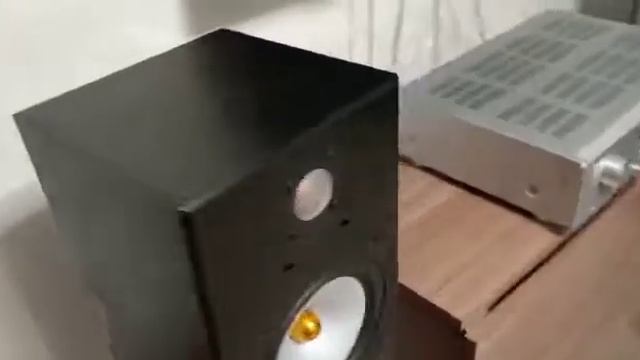 Monitor Audio Silver 4i and Marantz PM 4001 смотреть онлайн