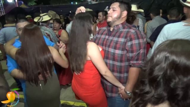 Que bonita la minifalda y Que chualda de baile en esta belleza calentana |Ajuchitlan Del Progreso смотреть онлайн