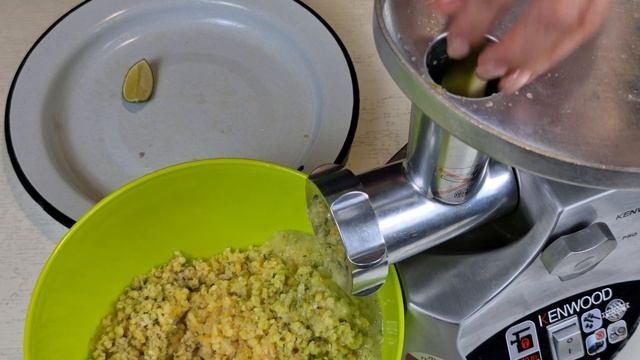 Каждую осень готовлю это смесь из имбиря лимона и лайма. Для укрепления иммунитета самое то (рецепт смотреть онлайн