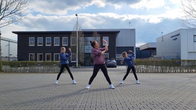 Kinderen voor Kinderen - Zij aan Zij | Koningsspelen 2021 | Dansles Uitleg | Dance Video смотреть онлайн
