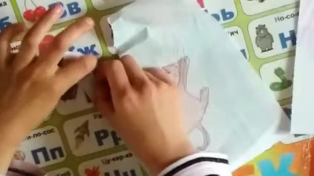 Аппликация! Кот ползёт по обоям смотреть онлайн