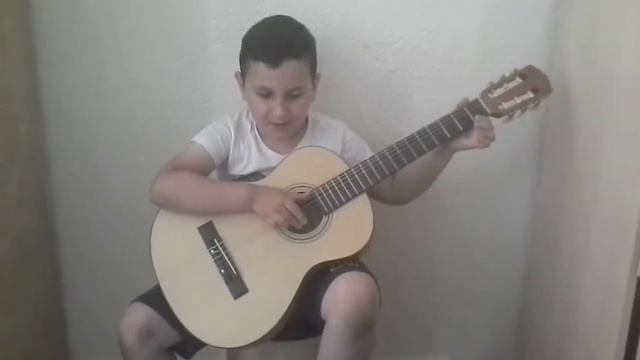 Маленький гитарист - русская народная песня Саша. Kleine gitarist russische volkslied sacha смотреть онлайн