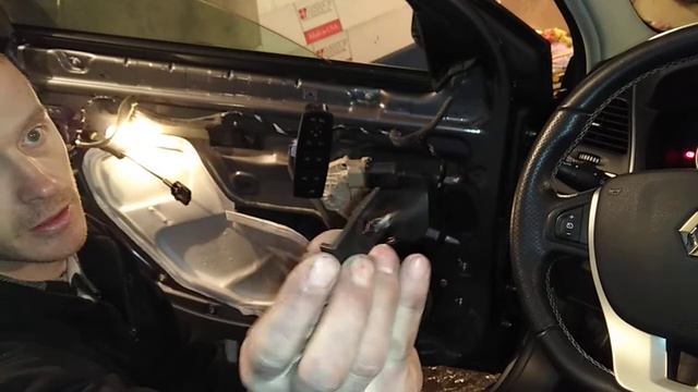 Как снять заменить стекло передней двери RENAULT LAGUNA(12-)demontaz zamiana szyby drzwi przod! смотреть онлайн