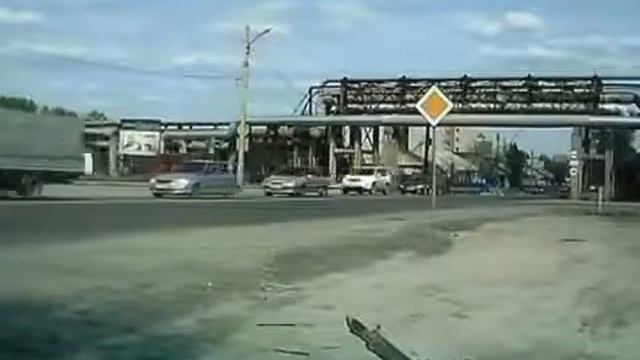 Разнес в щепки камеру видеофиксации ГИБДД в Ельце смотреть онлайн