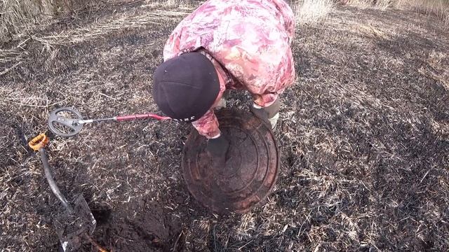 Ого!!!Нашли Яму Засыпанную Металлоломом!!!Громадные Болотные Траки, Канализационные Люки, Трубы-Ухх смотреть онлайн