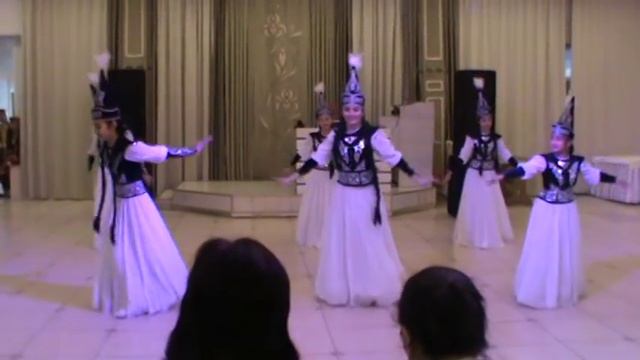 Кыргызский танец. ансамбль Дил-Садаси смотреть онлайн