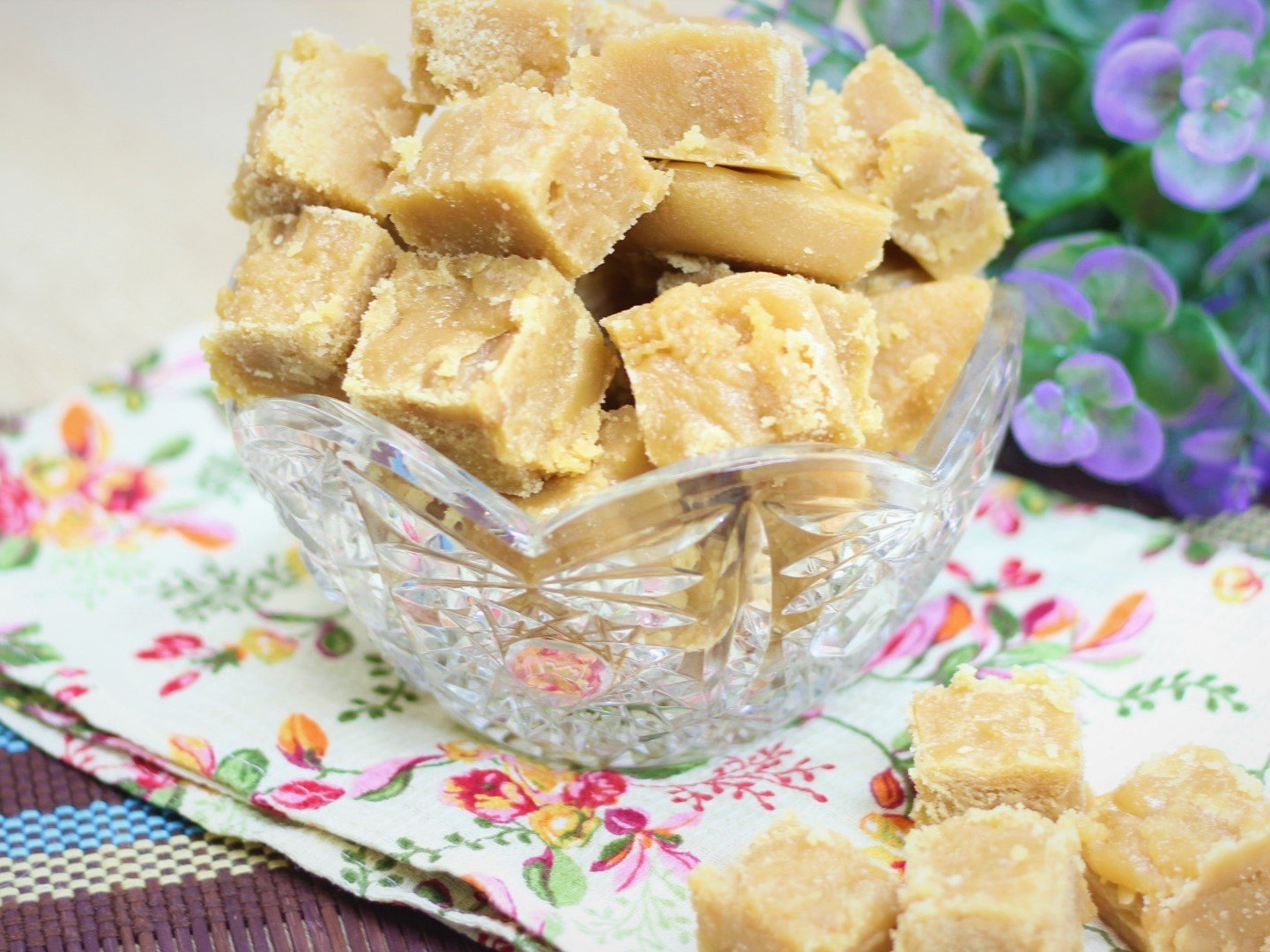 Вкусняшка к чаю?Вареный сахар, как в детстве?Приятного просмотра. смотреть онлайн