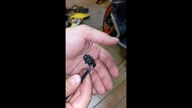 Aprilia SR GT 125/200 installing fog lights смотреть онлайн