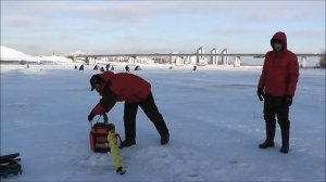 Бурение ледобуром Iceberg с ножами мокрый лед и шуруповертом
