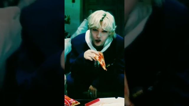 эдит с Феликсом из скз (стрэйкидс) смотреть онлайн