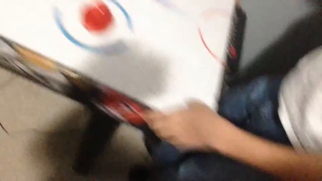 Air Hockey battle with beaf games!!!!!!! Weekly vlog number 3 смотреть онлайн