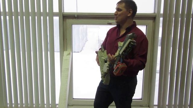 Приспособление Олега Львовича для срезания пенополистирола с оконных откосов