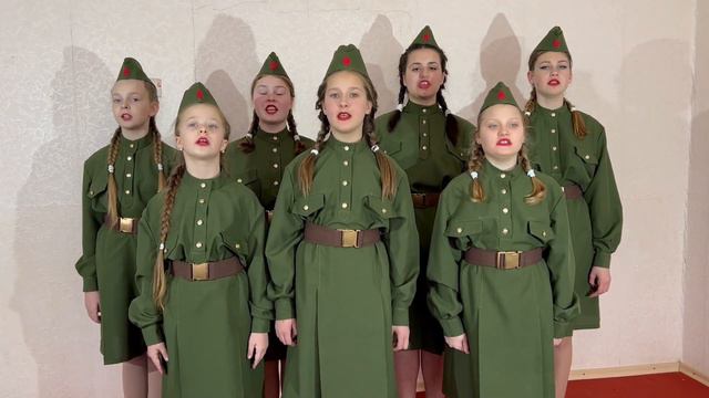 Песенный флешмоб ко Дню защитника Отечества от юных лутугинцев смотреть онлайн