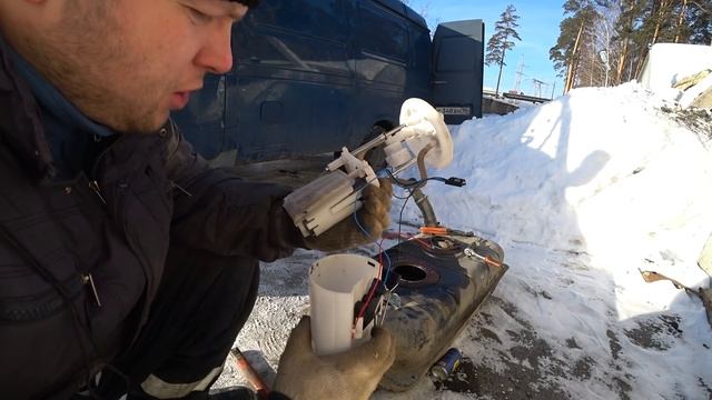 Поменял Сеточку В Баке Называется.... Чиню Газель Между Рейсами смотреть онлайн