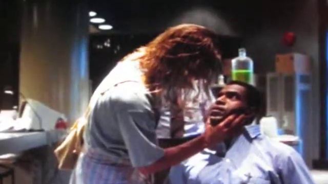 Barry Pepper beats up a crippled black guy смотреть онлайн