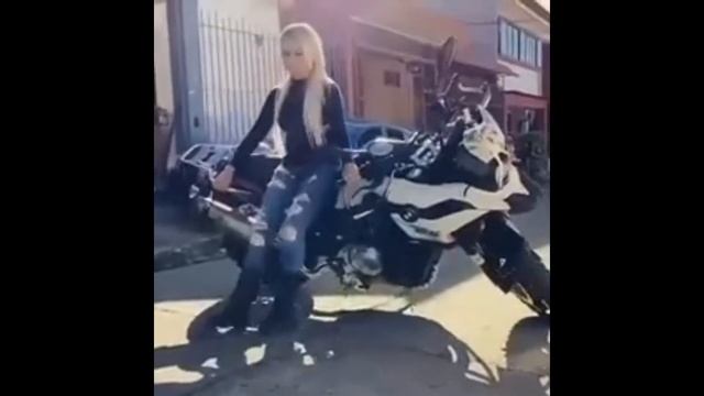 ДЕВУШКИ НА БАЙКАХ!!!!!?GIRLS ON MOTORCYCLES !!!! смотреть онлайн