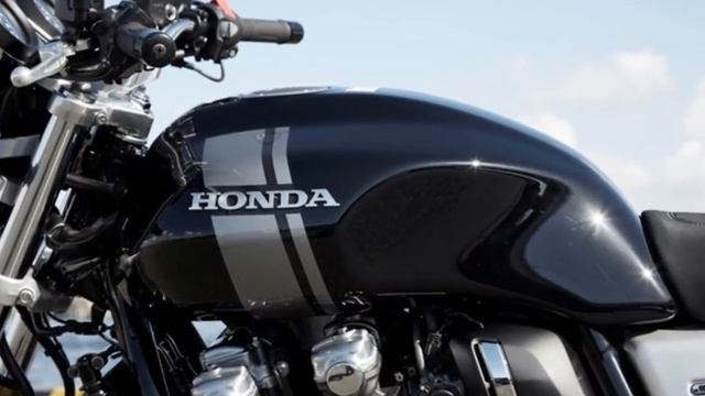 The 2017 Honda CB1100RS Gets Serious About Looking Cool And Riding Performance смотреть онлайн