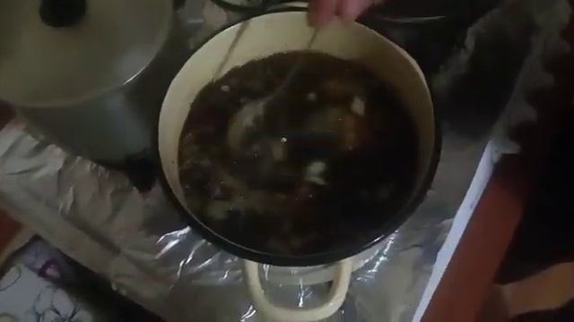 Скумбрия малосольная в луковой шелухе и чае. смотреть онлайн