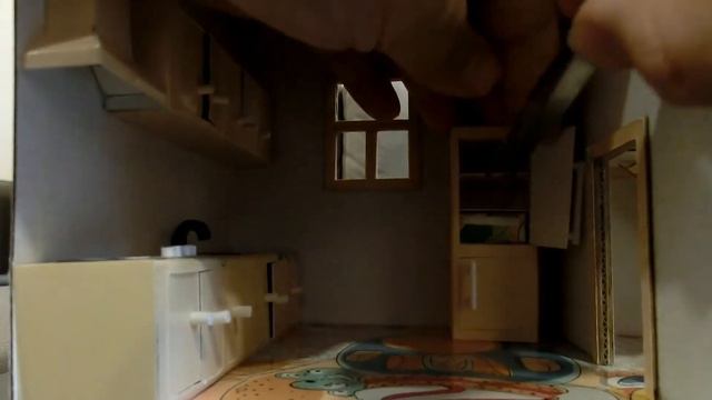 Дом из картона и клея/A house made of cardboard and paper смотреть онлайн