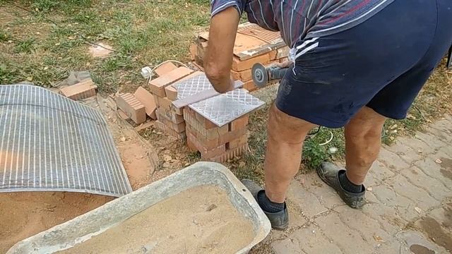Наконец-то мы сделали очень удобную мангальную зону. Но, что придется переделать? смотреть онлайн
