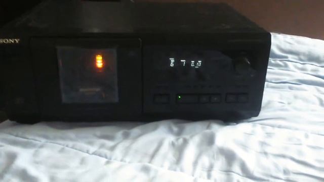 Lecteur CD Sony CDP-CX53 50+1CD смотреть онлайн