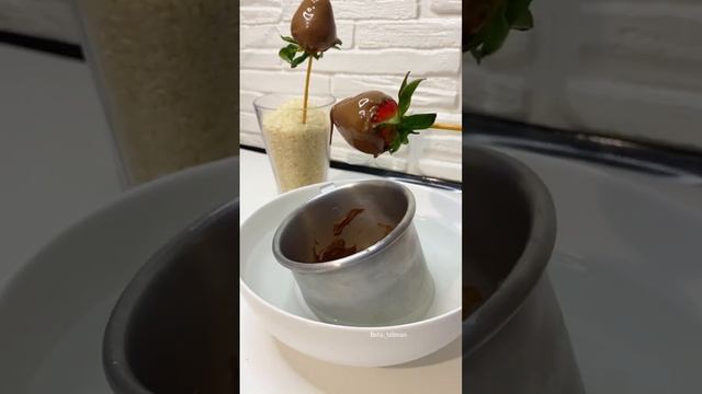 Клубника в шоколаде ? #shorts #клубникавшоколаде #food смотреть онлайн