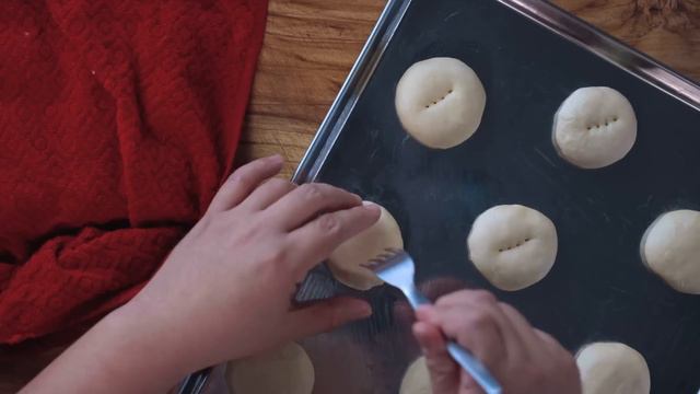 Easy Ensaymada and Spanish Bread at Home | Filipino Breads | Chef Martin смотреть онлайн