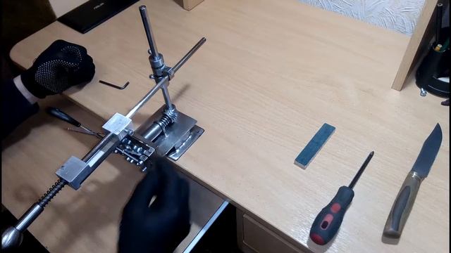 Точилка для заточки ножей и ножниц с поворотным механизмом. Простая, универсальная и эффективная смотреть онлайн