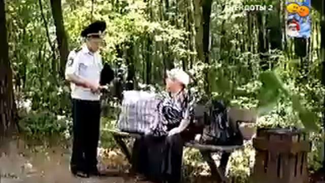 Бабуля живёт возле стадиона. Детям не смотреть. смотреть онлайн
