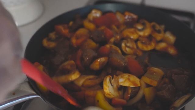 일상을 곁들인 맛있는 슬비로운 식탁 첫번째 이야기? 집밥,쪽파품은떡갈비,찹스테이크,당근라페 만들기 смотреть онлайн