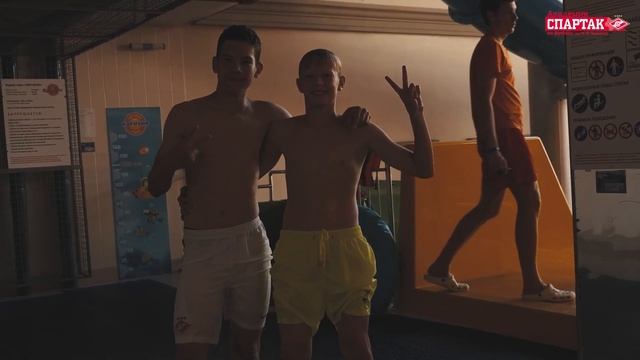 Красно-белые в аквапарке