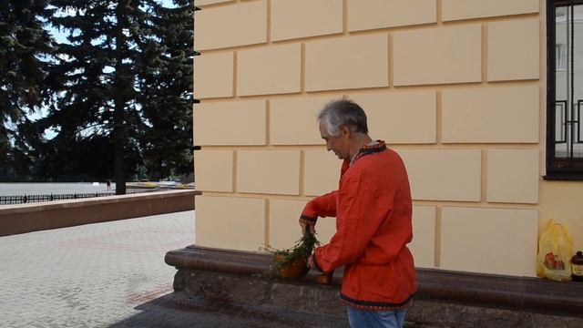 В Липецке из здания областной администрации изгоняют злых духов смотреть онлайн