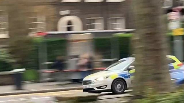 Metropolitan police sliver ford focus (66 plate) ERPT car seen responding to a [PANIC BUTTON] смотреть онлайн