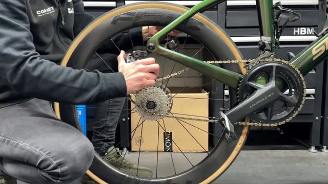 Dit MOET jij weten om je WIEL te kunnen (de)monteren bij een fiets met schijfremmen! смотреть онлайн