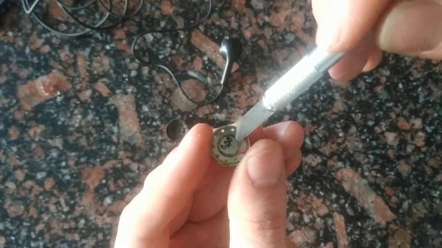 Как НЕ СЛОМАТЬ магнит в наушниках?! Бесплатный магнит в наушниках. Разборка смотреть онлайн