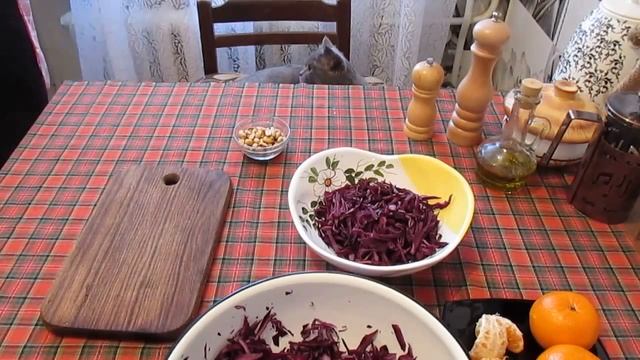 Рецепт салата из красной капусты с мандаринами и орехами смотреть онлайн