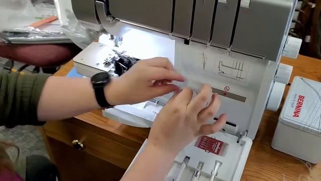 New Bernina L850 Air Threading Overlock unboxing. смотреть онлайн