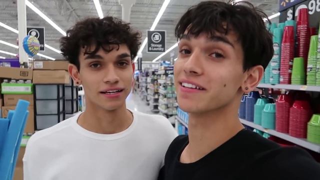 FLOOR IS LAVA IN GROCERY STORE! (we got banned) смотреть онлайн