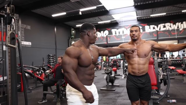 The Biggest LEGS and NECK in Bodybuilding with Rubiel aka NECKZILLA! смотреть онлайн