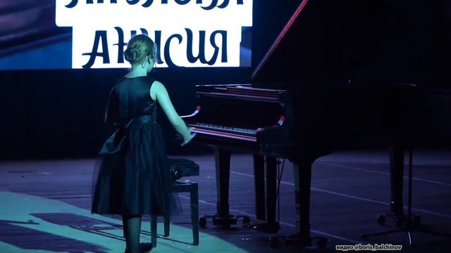 Творческий номер Анисия Акулова И.Иордан "Охота за бабочкой" смотреть онлайн