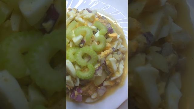 Салат с консервами (лосось). Вкусный! Сочный! Рецепт на канале. смотреть онлайн