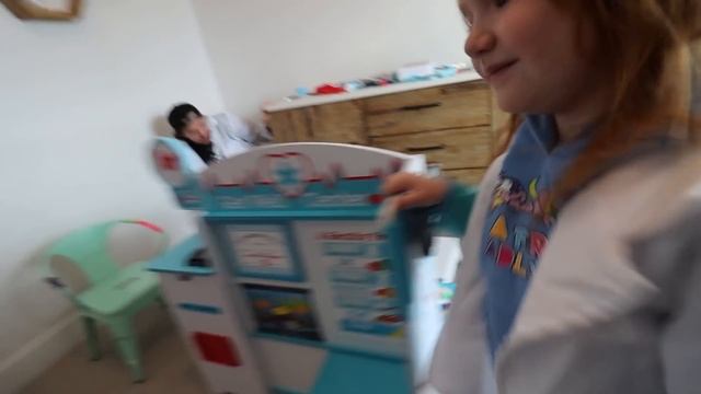 Animal Doctor Adley!! ZOO CHECK UP! Pet clinic routine visit, Unicorn Baby, Sticker Pox play preten смотреть онлайн