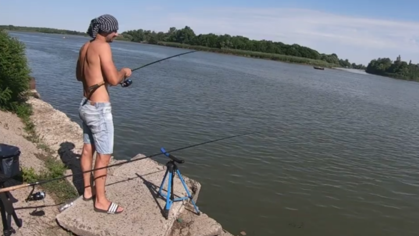 ЛЕЩ ЛЕТОМ НА ФИДЕР. КАК ПОЙМАТЬ ЛЕЩА В ЖАРУ. АКСАЙСКИЕ ПЛИТЫ РАДУЮТ. ТЕСТИРУЕМ ПРИКОРМКУ НА ЛЕЩА. смотреть онлайн