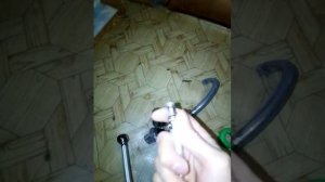 "Подключение шланга гибкой подводки к смесителю!"