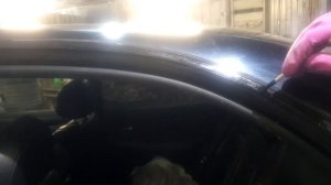 Надежный способ приклеить на место оторвавшийся молдинг автомобиля