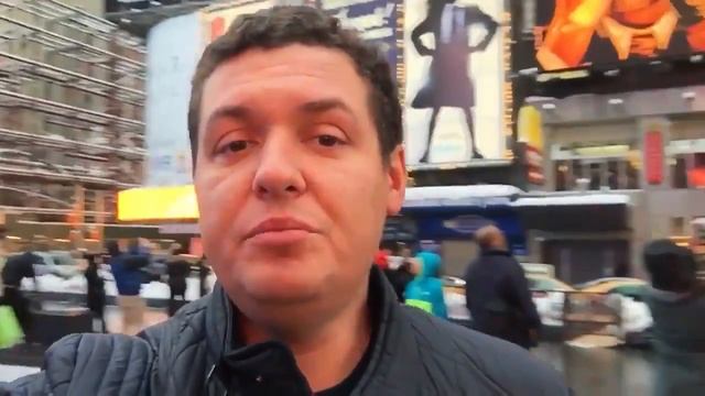 NY Times Square Что такое богатство и богаты ли мы на самом деле Д.Нагута смотреть онлайн