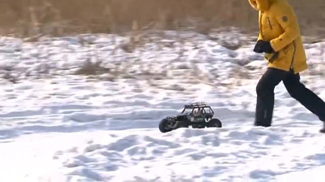 Любители автомодельного спорта сошлись на зимнем треке смотреть онлайн