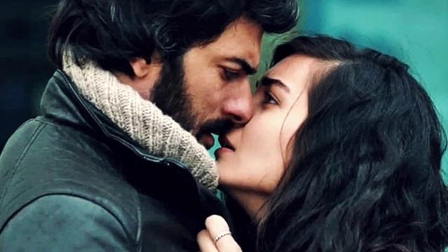 A wonderful gift for Engin Akyürek, one of Tuba Büyüküstün's daughters смотреть онлайн