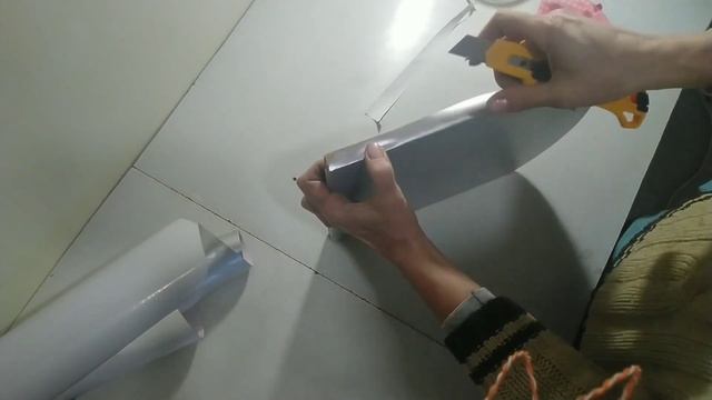 Чтоб самоклейка на краях не задиралась и не отставала , надо клеить Так! смотреть онлайн