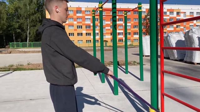 КАК ПРОКАЧАТЬ СПИНУ С ЭСПАНДЕРОМ (резиновый петлёй)упражнения для спины смотреть онлайн